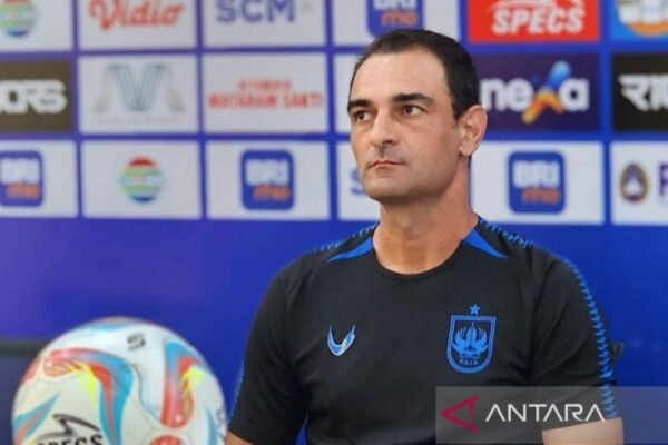 PSIS Semarang Memecat Pelatih Gilbert Agius PSIS Semarang Memecat Pelatih Gilbert Agius