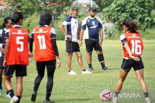 Ketum PSSI Berkomentar Mengenai Pembatalan Naturalisasi Djenna de Jong Ketum PSSI Berkomentar Mengenai Pembatalan Naturalisasi Djenna de Jong