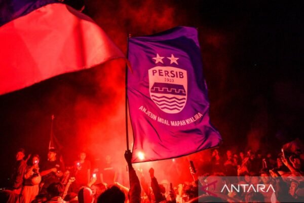 Berikut adalah beberapa alternatif judul dengan tema “Persib ajak bobotoh ikut pawai juara dengan cara menyenangkan”:
Persib Mengundang Bobotoh Bergembira di Pawai Juara!
Rayakan Kemenangan: Persib Ajak Bobotoh Meriahkan Pawai Juara!
Pawai Juara Bersama Persib: Yuk, Bobotoh, Bergembira dengan Cara Seru!
Bergabunglah dengan Persib dan Bobotoh di Pawai Juara yang Penuh Keceriaan!
Kemeriahan Pawai Juara: Persib Ajak Bobotoh Bersuka Ria!
Silakan pilih atau modifikasi sesuai dengan kebutuhan! Berikut adalah beberapa alternatif judul dengan tema "Persib ajak bobotoh ikut pawai juara dengan cara menyenangkan":
Persib Mengundang Bobotoh Bergembira di Pawai Juara!
Rayakan Kemenangan: Persib Ajak Bobotoh Meriahkan Pawai Juara!
Pawai Juara Bersama Persib: Yuk, Bobotoh, Bergembira dengan Cara Seru!
Bergabunglah dengan Persib dan Bobotoh di Pawai Juara yang Penuh Keceriaan!
Kemeriahan Pawai Juara: Persib Ajak Bobotoh Bersuka Ria!
Silakan pilih atau modifikasi sesuai dengan kebutuhan!