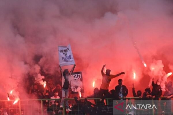 Erick Thohir Tegaskan Larangan Suporter Tamu di Liga 1 Tetap Diberlakukan Erick Thohir Tegaskan Larangan Suporter Tamu di Liga 1 Tetap Diberlakukan