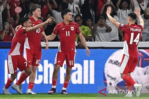 Here are some alternate title suggestions for “Karena Cinta, Ole Romeny Memilih Indonesia”:
1. “Cinta yang Memilih: Perjalanan Ole Romeny ke Indonesia”
2. “Kasih yang Mengikat: Ole Romeny dan Indonesia”
3. “Cinta Tanpa Batas: Ole Romeny’s Journey in Indonesia”
4. “Pilihan Cinta: Lika-Liku Ole Romeny di Tanah Air”
5. “Ketika Cinta Memanggil: Ole Romeny’s Dedikasi untuk Indonesia”
6. “Cinta dan Komitmen: Mengapa Ole Romeny Memilih Indonesia”
7. “Mencintai Indonesia: Kisah Ole Romeny”
8. “Dari Cinta ke Indonesia: Perjalanan Ole Romeny”
Feel free to modify any of these suggestions to better suit your needs! Here are some alternate title suggestions for "Karena Cinta, Ole Romeny Memilih Indonesia":
1. "Cinta yang Memilih: Perjalanan Ole Romeny ke Indonesia"
2. "Kasih yang Mengikat: Ole Romeny dan Indonesia"
3. "Cinta Tanpa Batas: Ole Romeny's Journey in Indonesia"
4. "Pilihan Cinta: Lika-Liku Ole Romeny di Tanah Air"
5. "Ketika Cinta Memanggil: Ole Romeny's Dedikasi untuk Indonesia"
6. "Cinta dan Komitmen: Mengapa Ole Romeny Memilih Indonesia"
7. "Mencintai Indonesia: Kisah Ole Romeny"
8. "Dari Cinta ke Indonesia: Perjalanan Ole Romeny"
Feel free to modify any of these suggestions to better suit your needs!