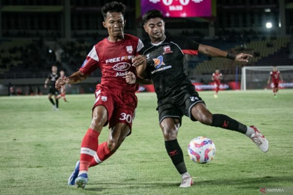 Persis Solo Memperpanjang Kontrak Eky Taufik Hingga 2026 Persis Solo Memperpanjang Kontrak Eky Taufik Hingga 2026