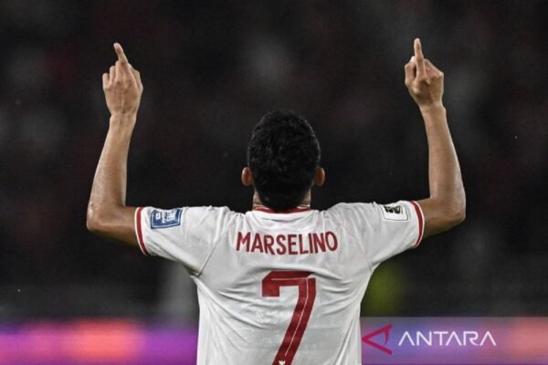 Judul alternatif untuk "Marselino Ferdinan jadi dipinjamkan oleh Oxford United" bisa menjadi:

"Marselino Ferdinan Bergabung dengan Oxford United Secara Pinjaman" 

atau 

"Marselino Ferdinan Dipinjamkan ke Oxford United untuk Memperluas Pengalaman" 

Silakan pilih salah satu atau gunakan sebagai inspirasi untuk membuat judul lain!