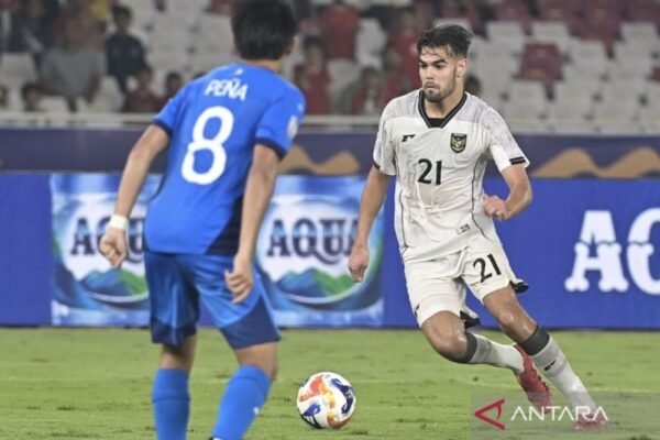 Kadek Arel Beri Sambutan Hangat untuk Jens Raven di Bali United