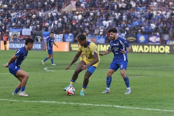 Pertandingan Laga Persib vs Borneo FC Ditunda Akibat Kerusuhan di Bandung
