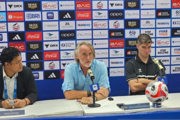 Alternatif judul: "Jan Olde Riekerink Mengungkapkan Kerapuhan Awal Musim Dewa United