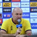 Berikut adalah beberapa alternatif judul untuk "Atep sebut Bojan Hodak cocok latih timnas Indonesia":

1. "Atep: Bojan Hodak Ideal untuk Mengasuh Timnas Indonesia"
2. "Atep Klaim Bojan Hodak Perangkat yang Tepat untuk Timnas Indonesia"
3. "Atep Menilai Bojan Hodak sebagai Pelatih yang Pas untuk Timnas Indonesia"
4. "Atep Sarankan Bojan Hodak Sebagai Pilihan Ideal untuk Timnas Indonesia"
5. "Pandangan Atep: Bojan Hodak Cocok Menjadi Pelatih Timnas Indonesia"

Semoga alternatif judul ini bermanfaat!