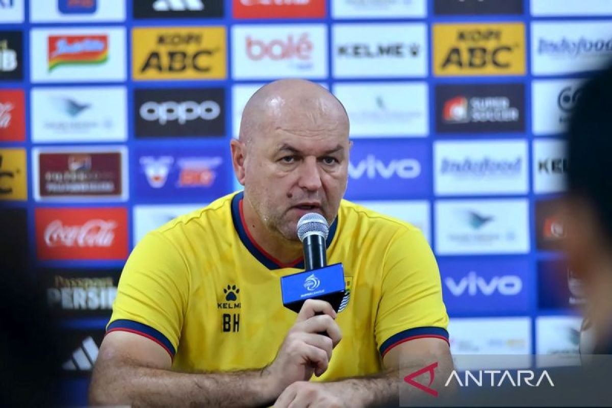 Berikut adalah beberapa alternatif judul untuk "Atep sebut Bojan Hodak cocok latih timnas Indonesia":

1. "Atep: Bojan Hodak Ideal untuk Mengasuh Timnas Indonesia"
2. "Atep Klaim Bojan Hodak Perangkat yang Tepat untuk Timnas Indonesia"
3. "Atep Menilai Bojan Hodak sebagai Pelatih yang Pas untuk Timnas Indonesia"
4. "Atep Sarankan Bojan Hodak Sebagai Pilihan Ideal untuk Timnas Indonesia"
5. "Pandangan Atep: Bojan Hodak Cocok Menjadi Pelatih Timnas Indonesia"

Semoga alternatif judul ini bermanfaat!